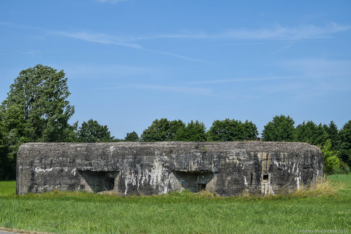 Старый бункер времен Второй мировой войны в Эльзасе