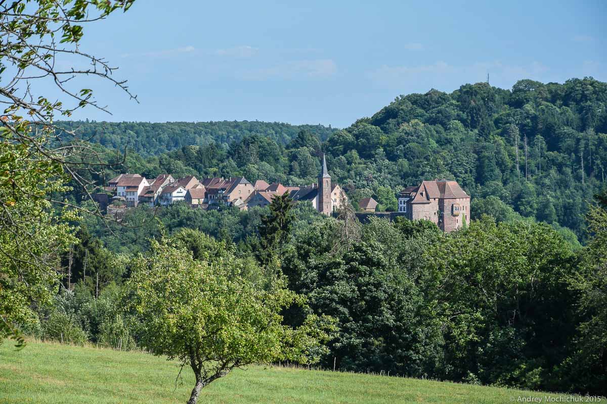 Старые город и замок во французском Эльзасе