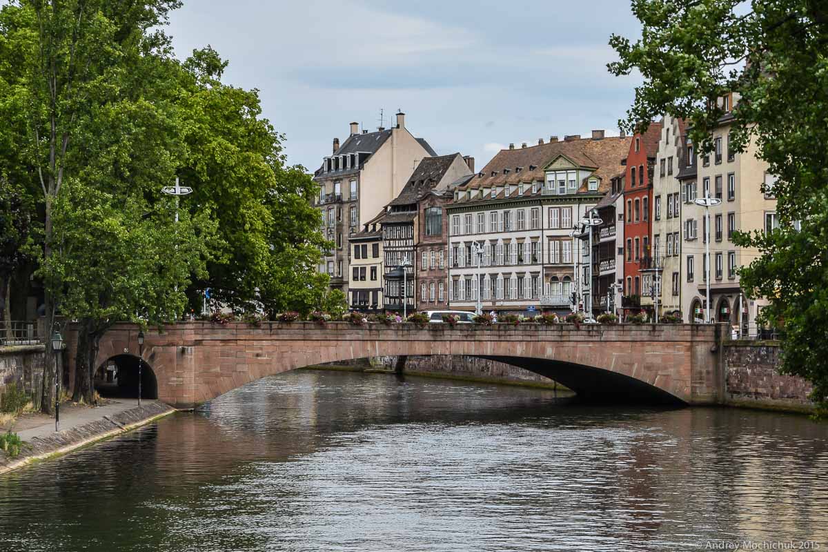 Мост через реку Иль во французском Страсбурге