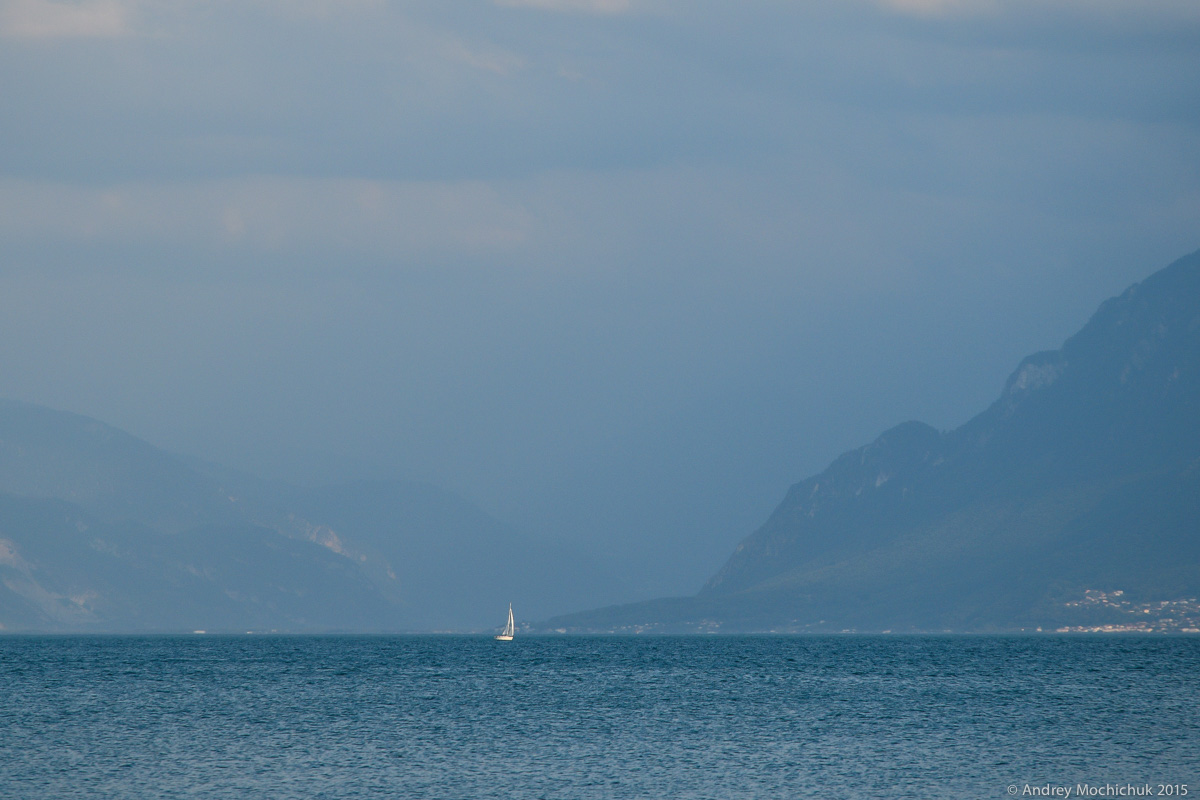 Женевское озера между гор