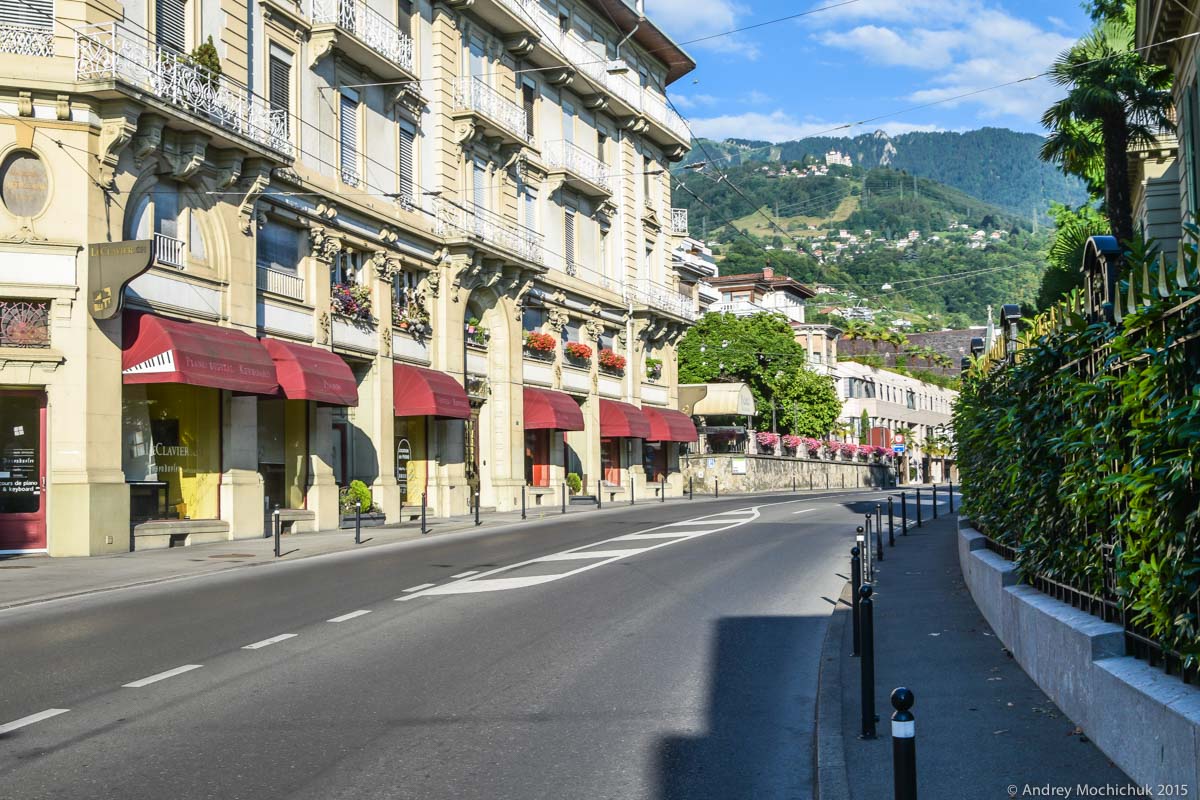 Центральная улица в швейцарском Монтрё.