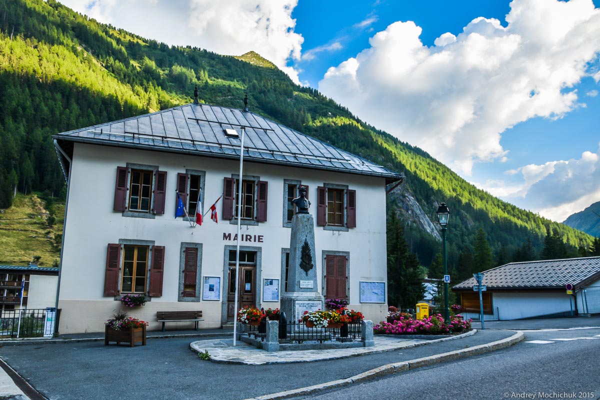 Мерия французской деревни в Альпах.