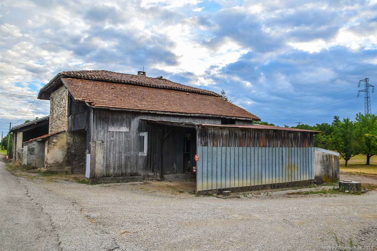 Амбар с черепичной крышей, Франция